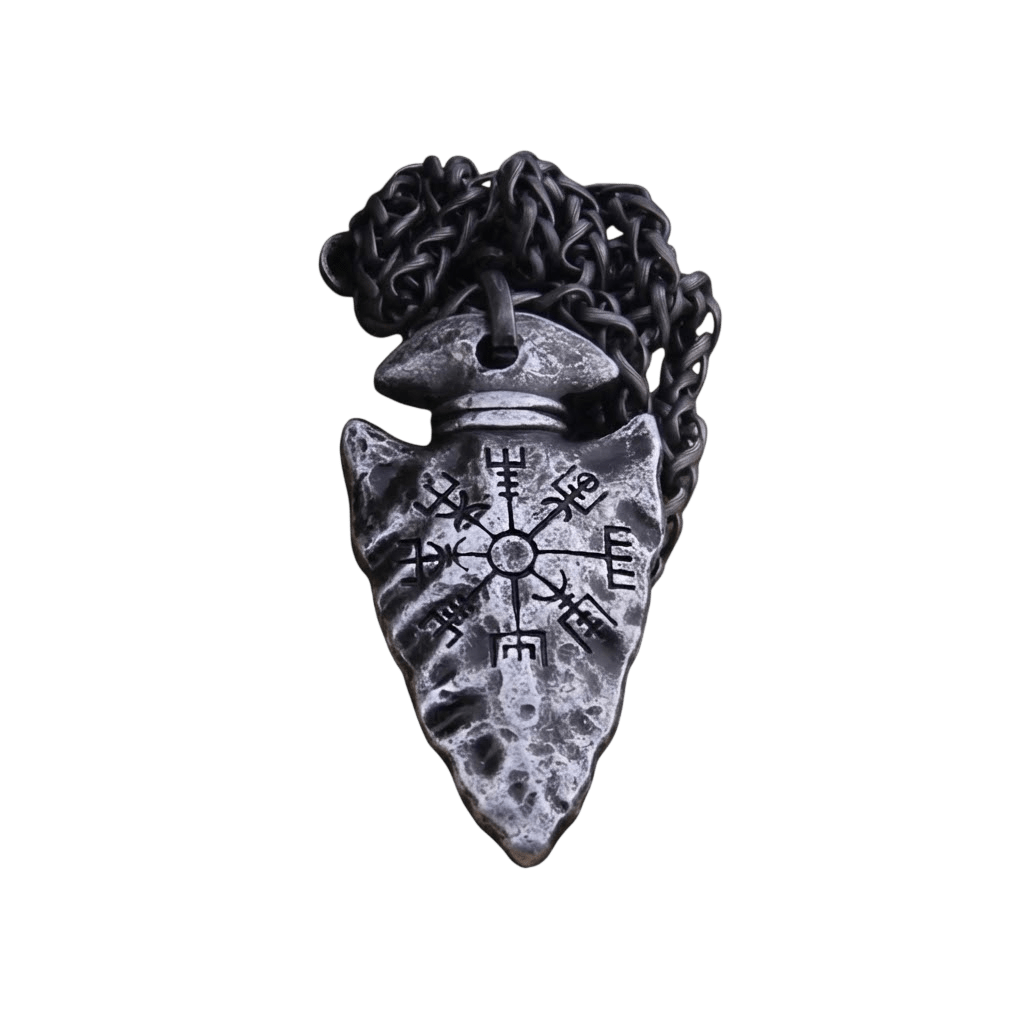 Collier viking pour homme avec pendentif pointe de flèche gravée de la boussole Vegvísir en acier inoxydable antique.