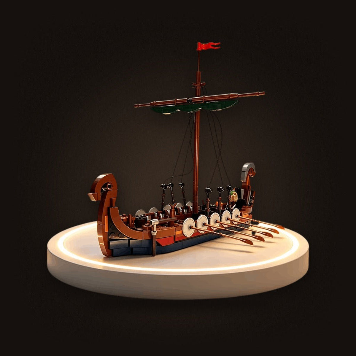 Maquette de drakkar viking en briques présentée sur un socle rond lumineux : coque brune, bas de coque bleu foncé souligné de rouge, tête sculptée en proue et rames sorties.
