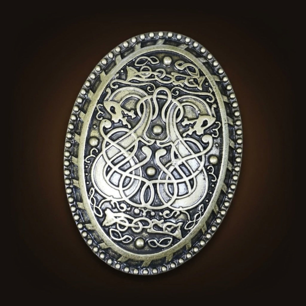 Fibule viking ovale plate finition bronze, deux bêtes entrelacées ajourées et double bordure perlée
