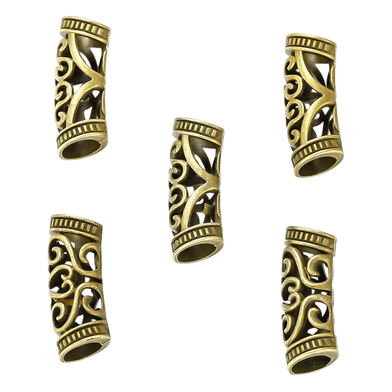 Lot de tubes de tresse vikings ajourés en alliage bronze patiné, motif de volutes découpé, sur fond blanc