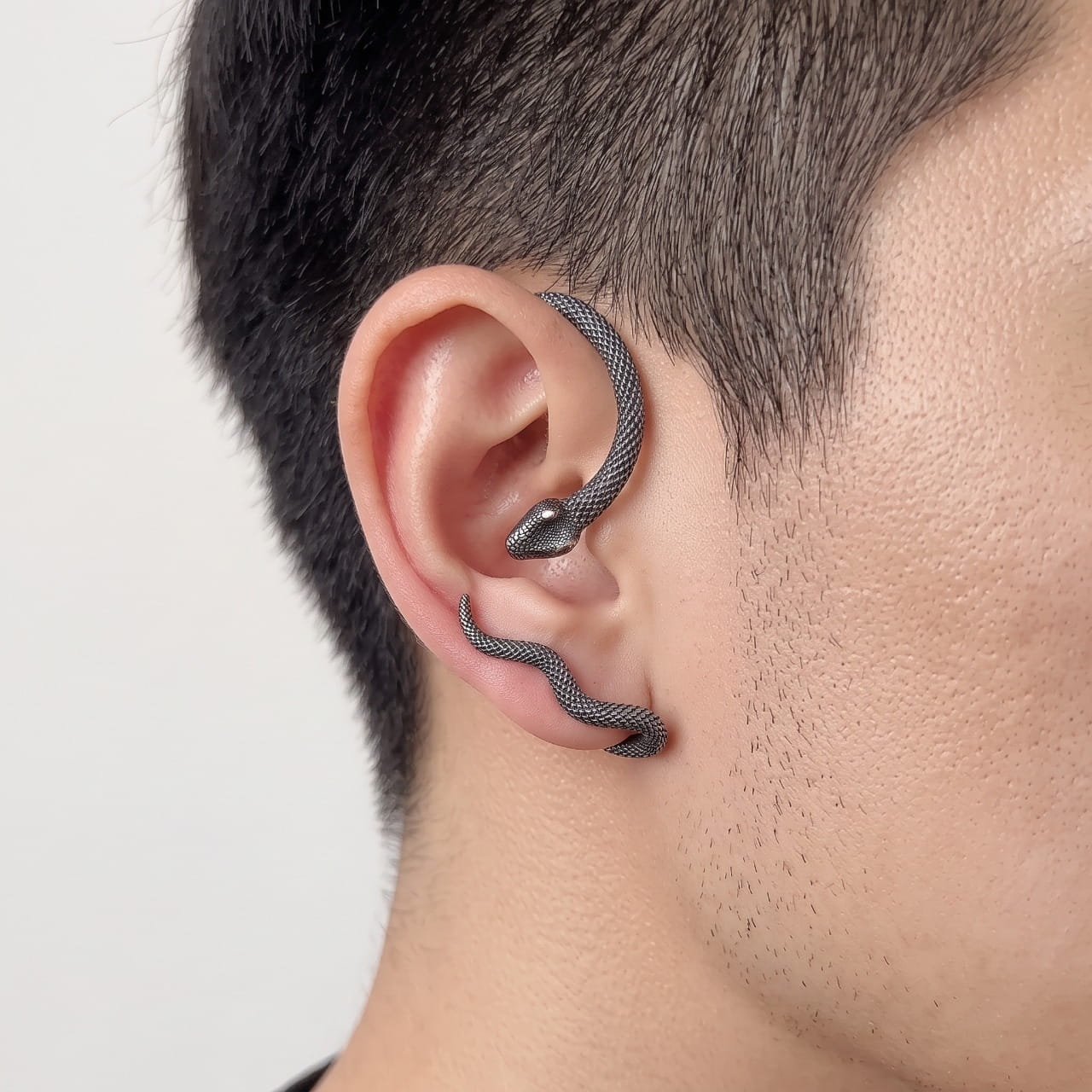 Manchette d'oreille serpent en acier pincée sur le cartilage, sans perçage