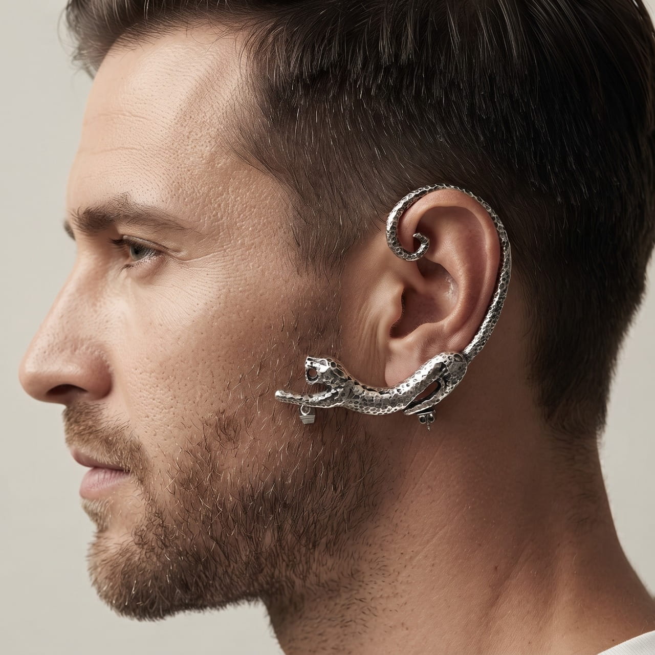 Manchette d'oreille viking dragon en acier épousant le contour de l'oreille, sans perçage