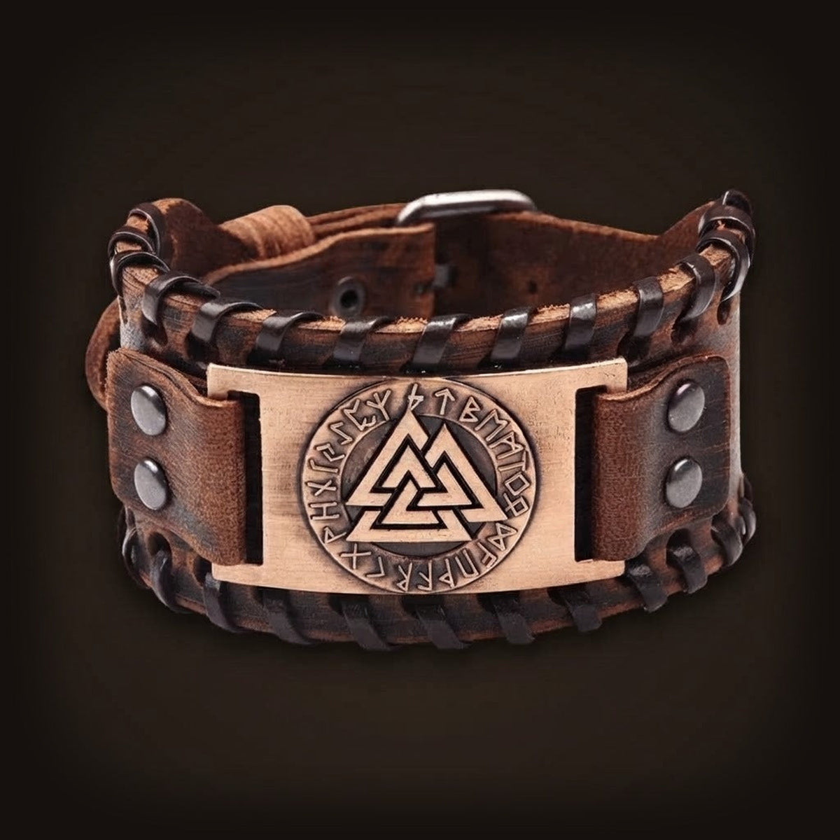 Manchette viking en cuir brun, plaque cuivrée au Valknut cerclé de runes