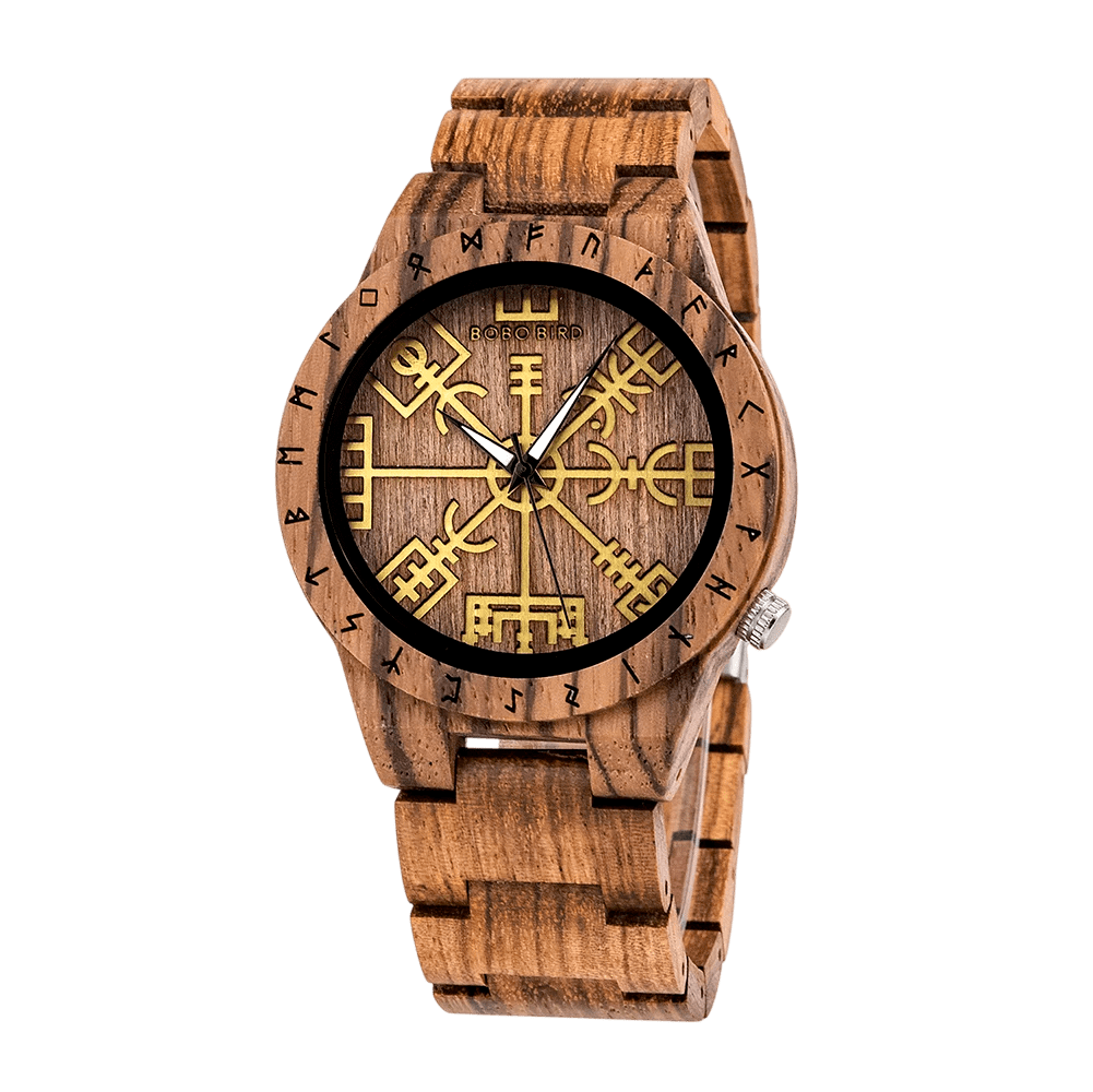 Montre Viking en bois clair naturel avec cadran en bois gravé du symbole Vegvisir doré et runes. Modèle L'Éclaireur Nordique.