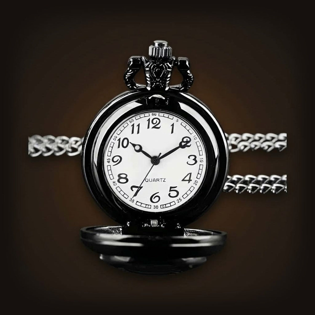Montre à gousset viking ouverte, boîtier noir et cadran blanc à chiffres arabes noirs