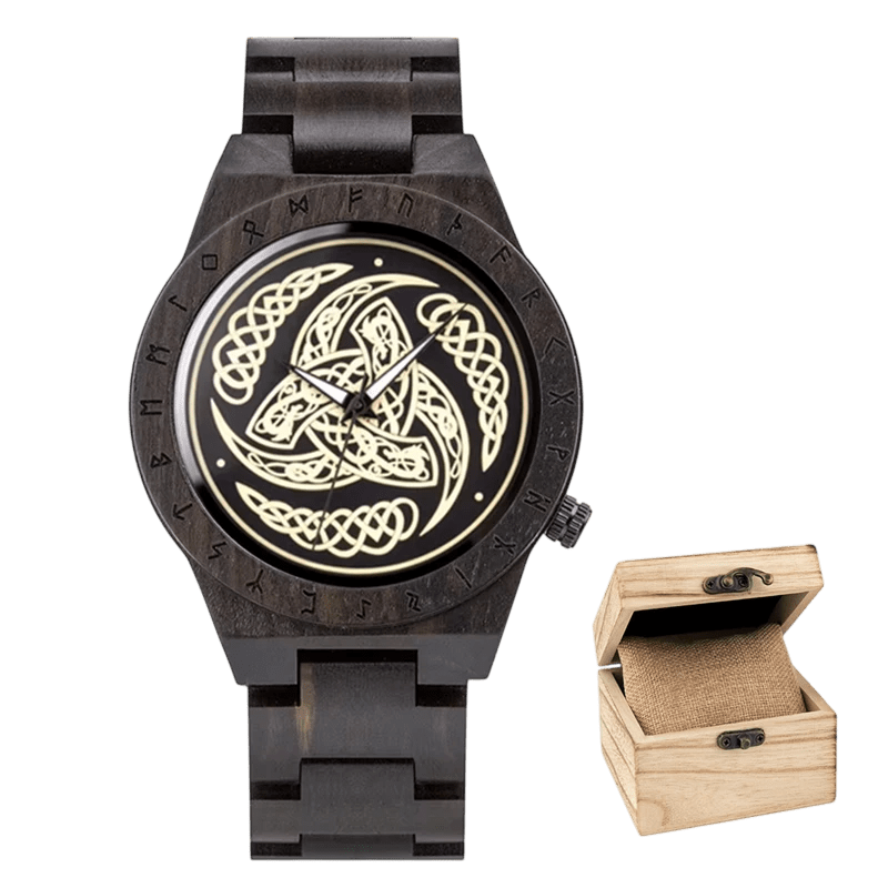 Montre viking pour homme en bois noir avec lunette gravée de runes et cadran Valknut à côté de sa boîte en bois.