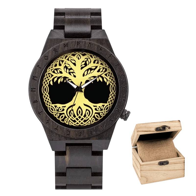 Montre viking pour homme en bois noir avec cadran Arbre de Vie doré et lunette runique à côté de son coffret en bois.