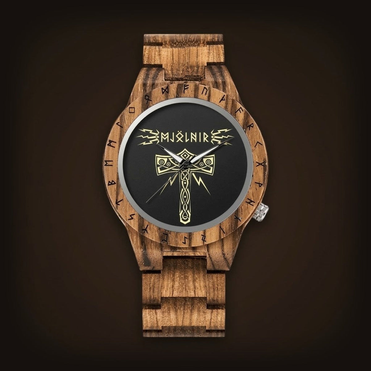 Montre Viking en bois zébré (zebrawood) avec veinage apparent. Cadran noir orné du Marteau de Thor (Mjölnir) et d'éclairs dorés.