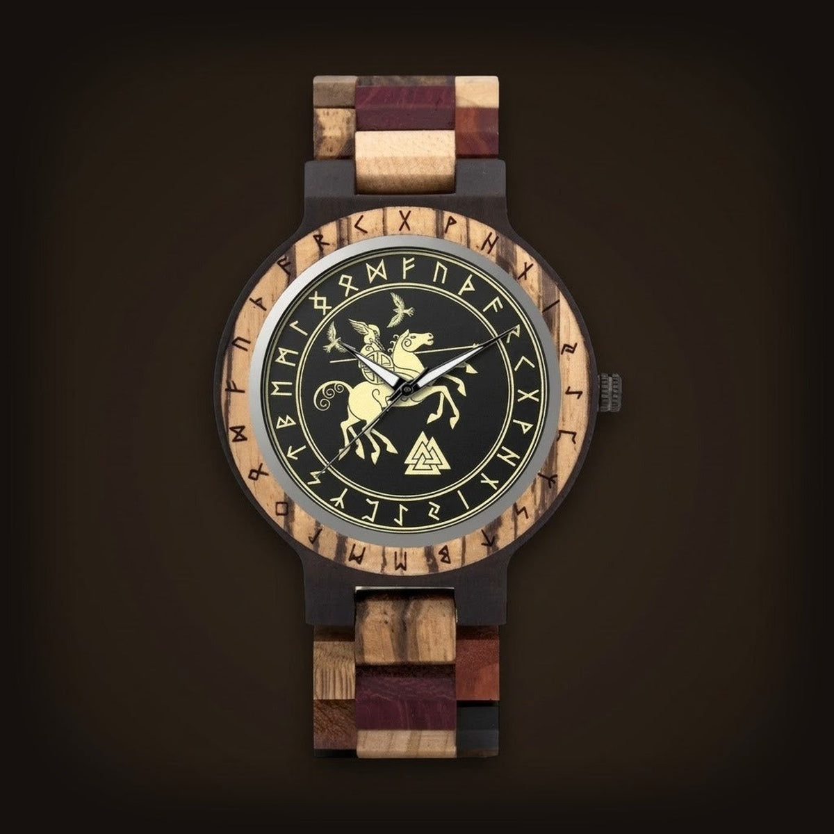 Montre viking en bois multicolore, cadran noir illustré en doré d'Odin sur Sleipnir, son cheval à huit pattes, avec ses corbeaux et le Valknut
