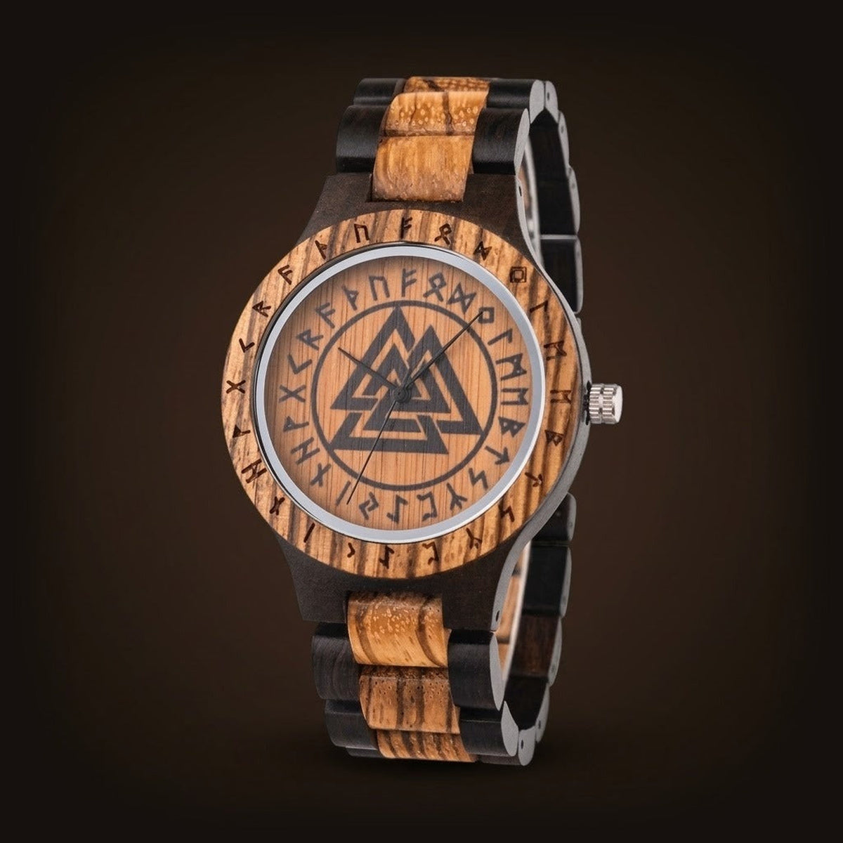 Montre Viking en bois bicolore (noir et zébré) avec cadran en bois véritable gravé du symbole Valknut. Modèle homme pour le destin.