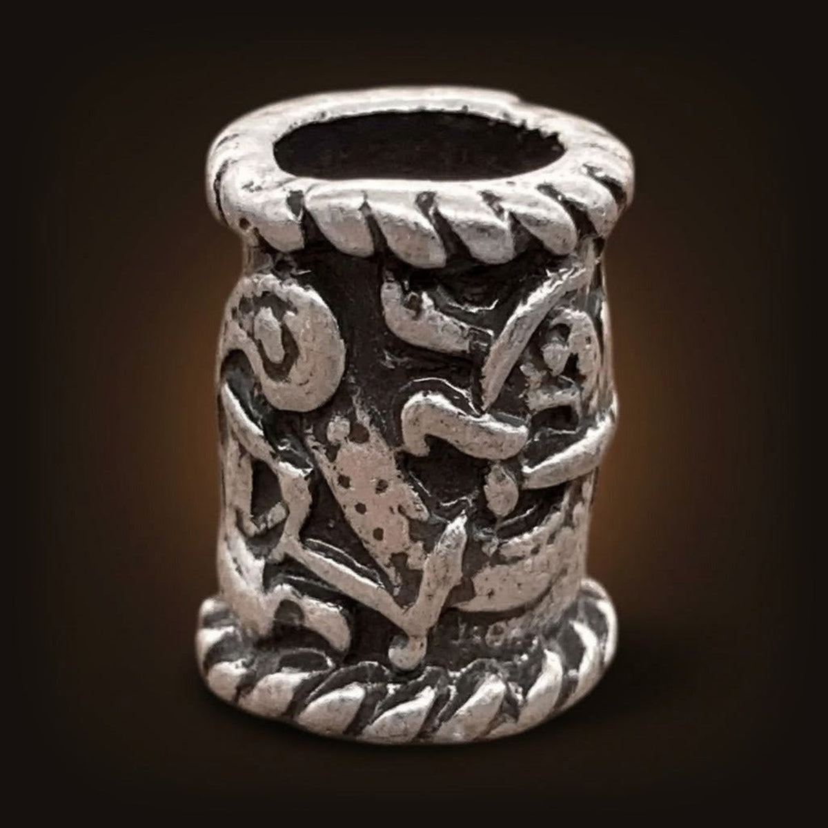 Perle viking cylindrique en alliage argent vieilli, bête en ruban de style d'Urnes, perçage traversant visible