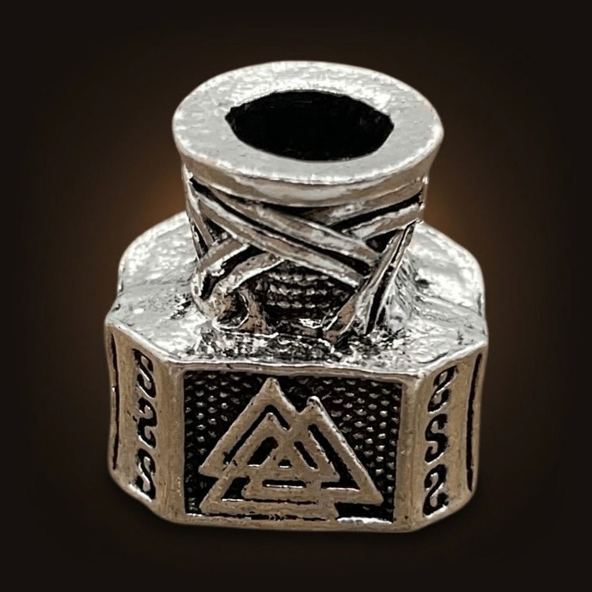 Perle viking en forme de marteau, en alliage argent vieilli, Mjölnir gravé d'un Valknut, perçage traversant visible