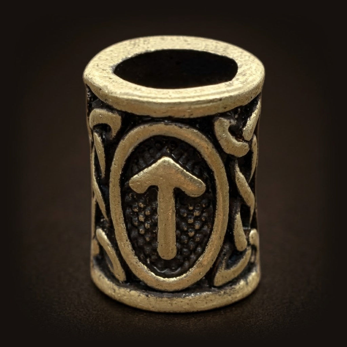 Perle viking cylindrique en alliage bronze patiné, rune Tiwaz, perçage traversant visible