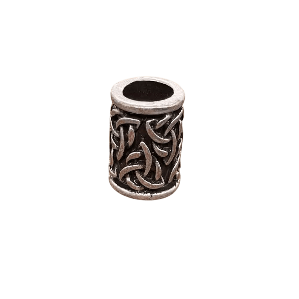 Perle viking cylindrique en alliage argent vieilli, entrelacs en triquetra, perçage traversant visible, sur fond blanc