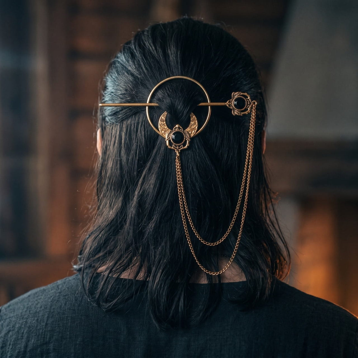 Pique à Cheveux Viking Lune et Chaînette, porté