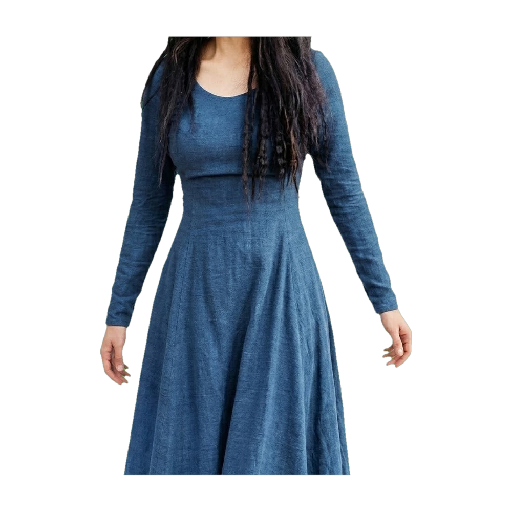 Robe viking femme bleue à manches longues, buste ajusté et jupe évasée, portée sans accessoires