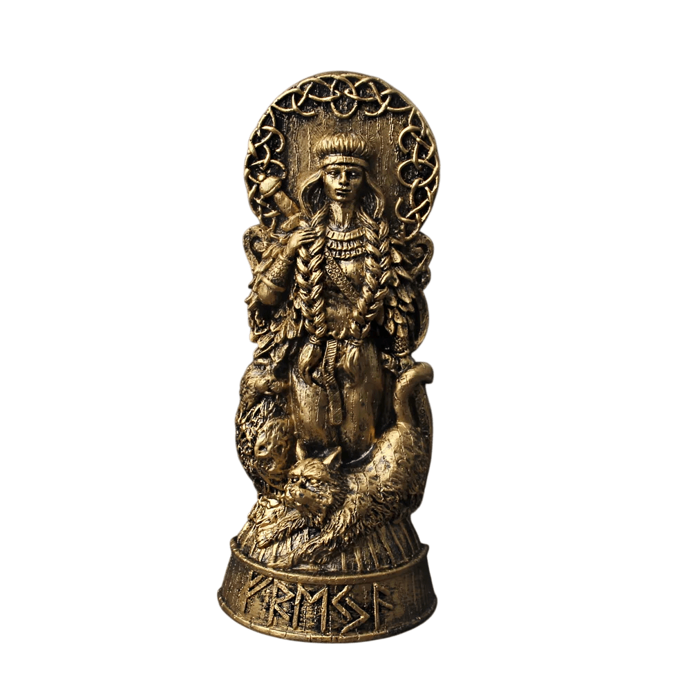 Statue de la déesse Freyja en résine avec aspect bois sculpté, équipée d'un bouclier et d'une lance pour décoration viking.