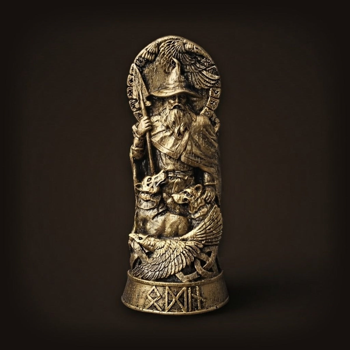 Statue d'Odin le Vagabond en résine finition bronze tenant sa lance Gungnir, avec ses corbeaux Huginn et Muninn et ses loups Geri et Freki.