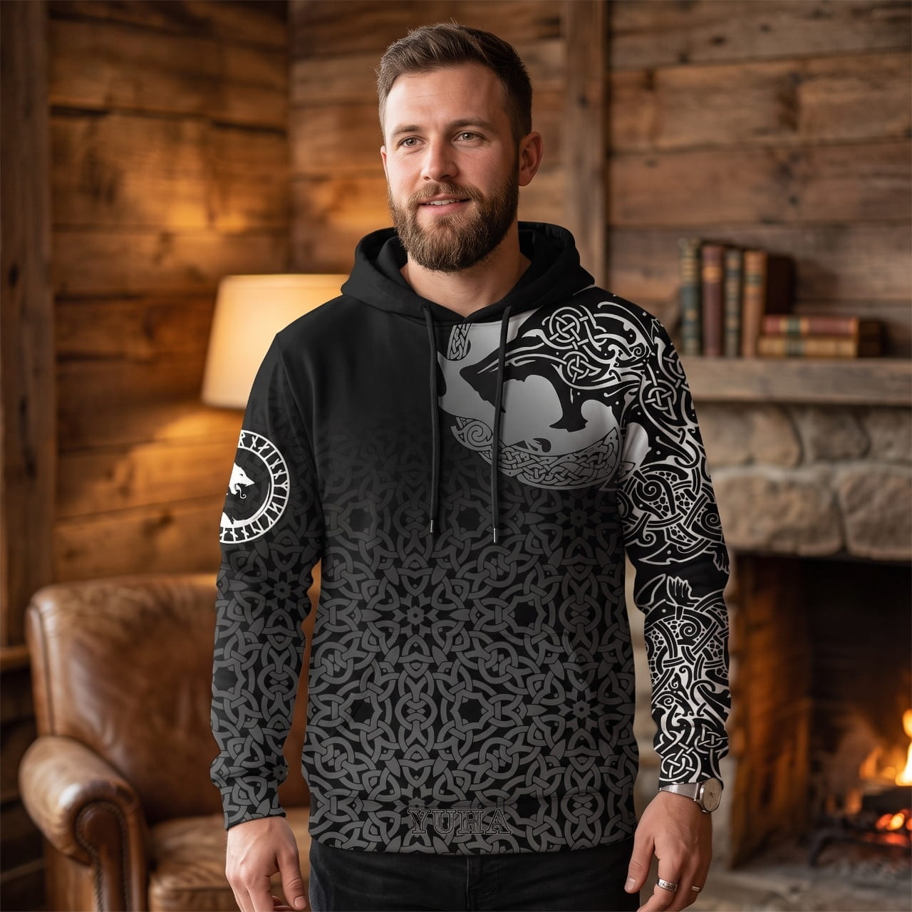 Homme portant le Sweat à Capuche Viking Corbeau et Pleine Lune