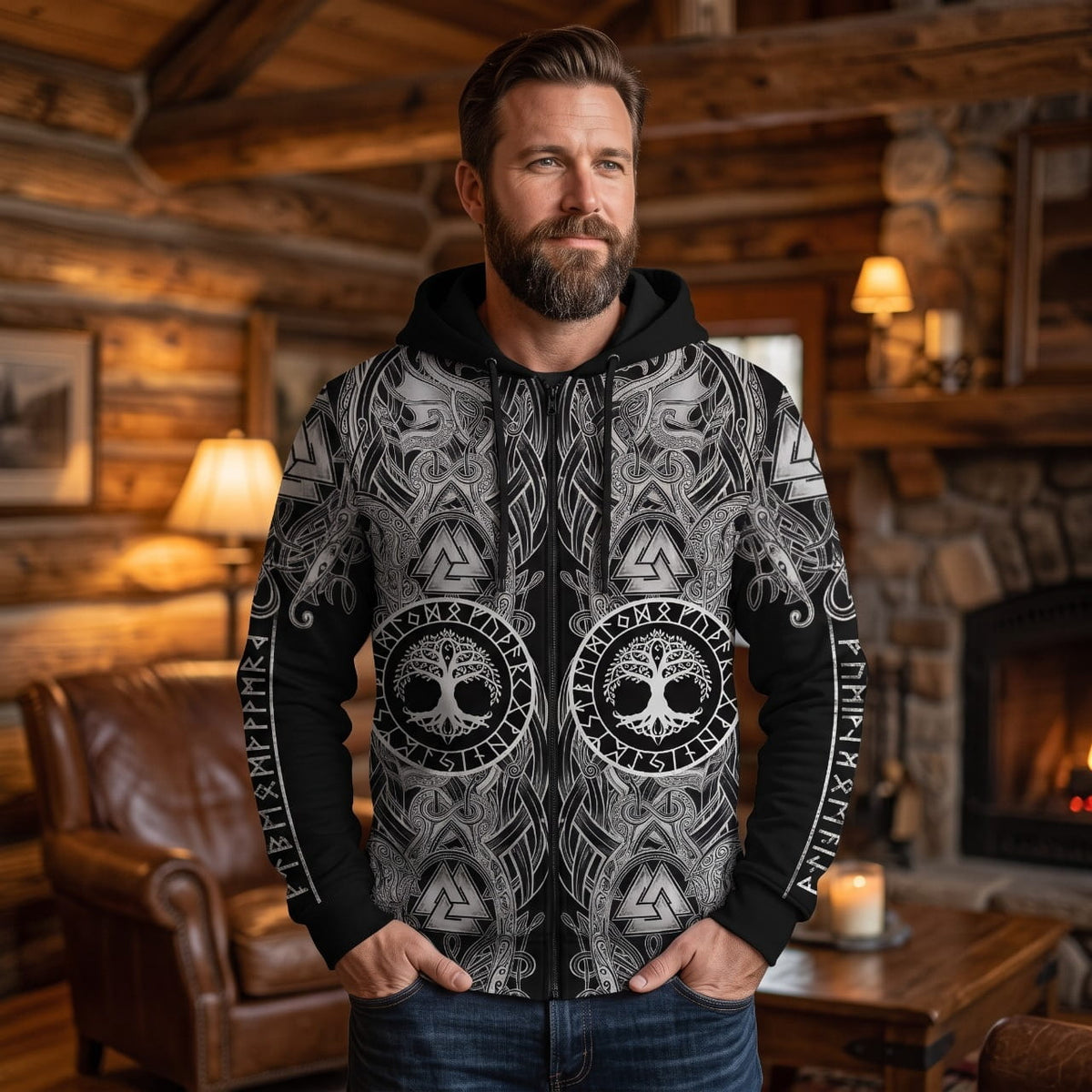 Homme portant le Sweat à Capuche Viking Crânes et Yggdrasil Noir et Blanc