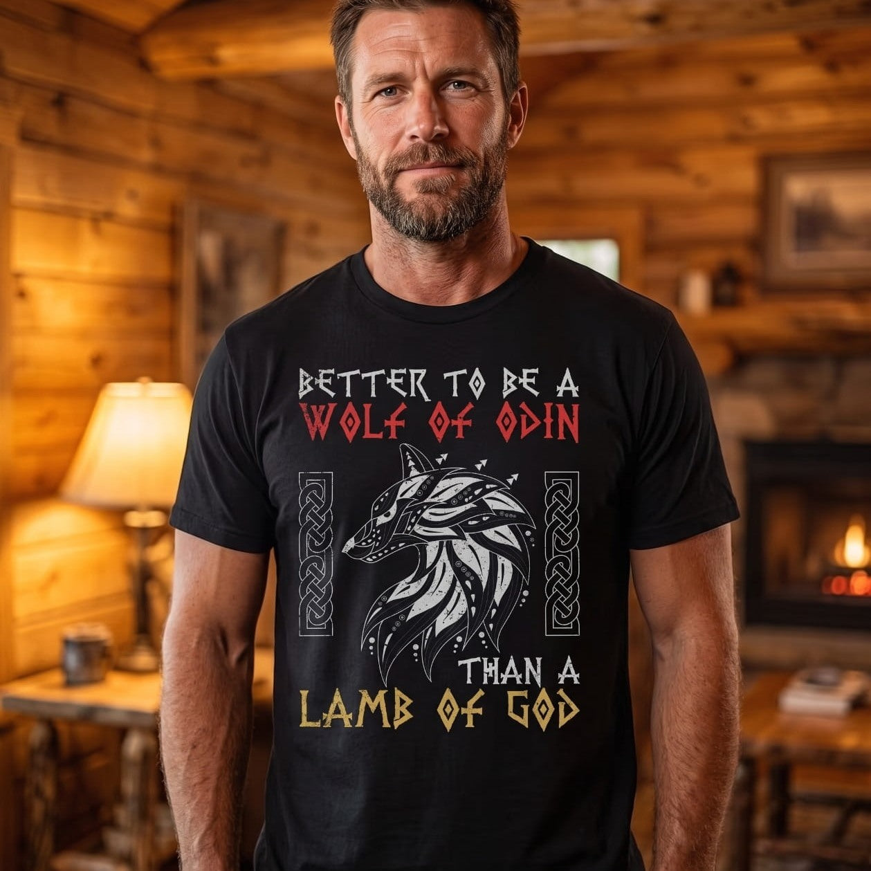 Homme portant un tee-shirt viking noir à loup d'Odin et slogan anglais en rouge et or