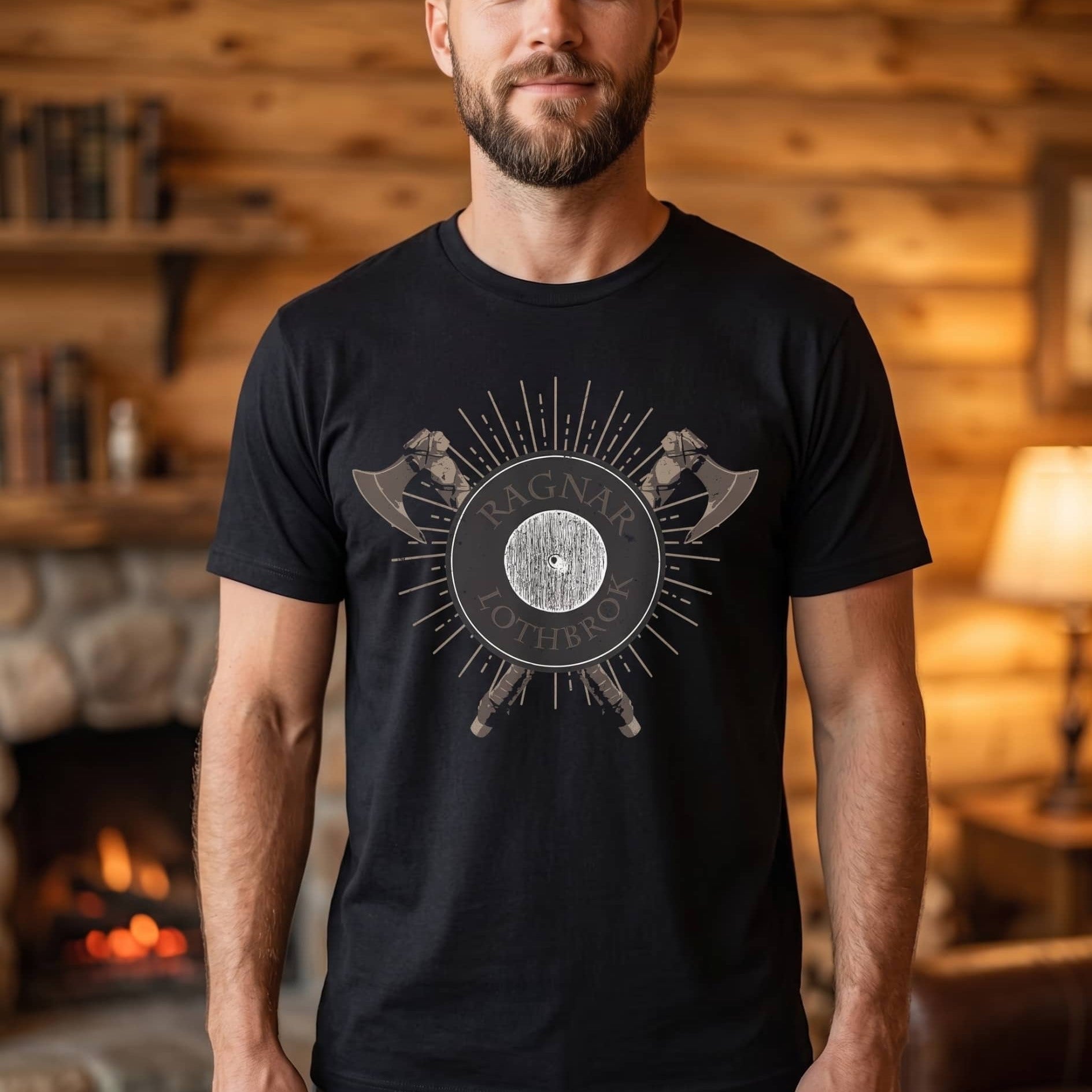 Homme portant un tee-shirt viking noir à bouclier Ragnar Lothbrok posé sur deux haches croisées