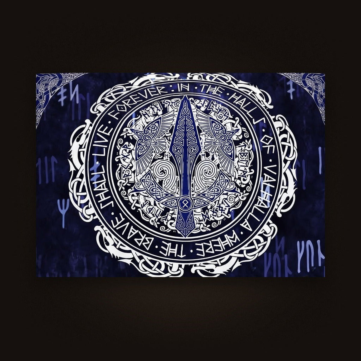 Tenture Viking Lance d'Odin & Valhalla — Bleu Nuit, vue d'ensemble de la tenture à plat