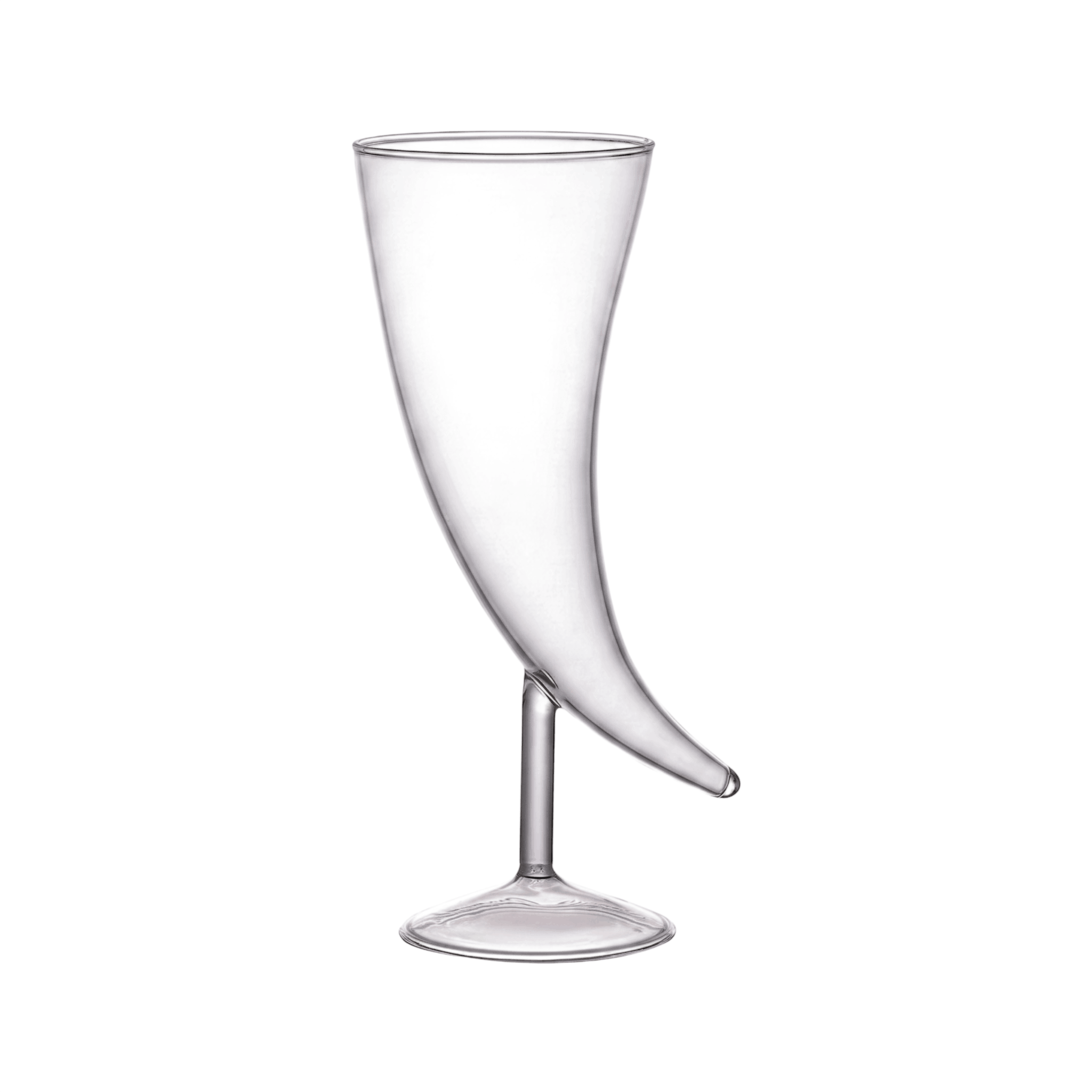 Verre à corne viking en verre soufflé transparent, monté sur pied, détouré sur fond uni